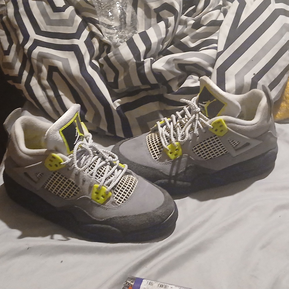 Womens Jordan's 5.5y